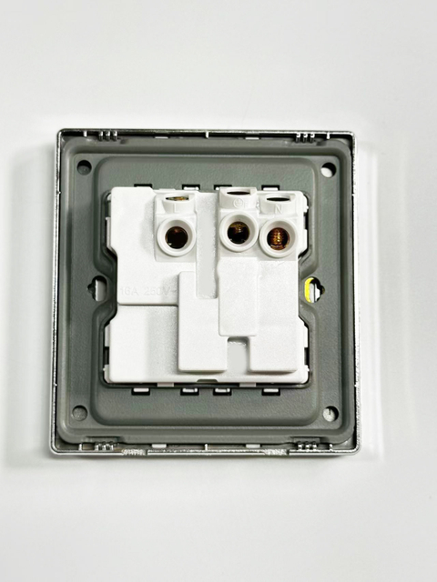 Wenzhou Factory OEM/ODM uk Standard PC panel Electric 3pin universal switch socket wall universal socket with multi socket